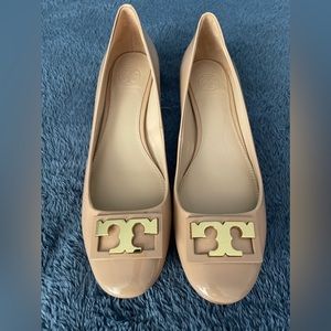 Tory Burch Gigi beige patent leather